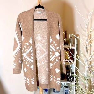 Altar’d State S/M beautiful tan, and white Aztec print open front cardigan.EUC